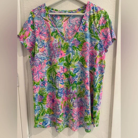 Lilly Pulitzer Etta V- Neck short sleeve shirt - Picture 1 of 7